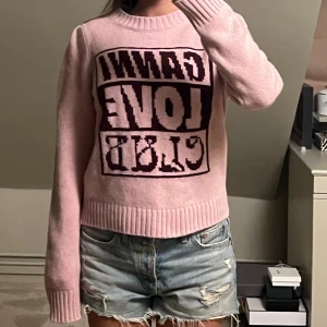 Oanvänd ganni tröja🩷 - As snygg helt oanvänd ganni tröja med lappen kvar🩷🩷🩷original pris 2399kr! Men säljer för 1100kr🩷