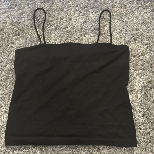 Tre linnen - Säljer dessa tre linnen från Gina då det inte passar längre. Du får alla tre. Skriv för mer bilder privat