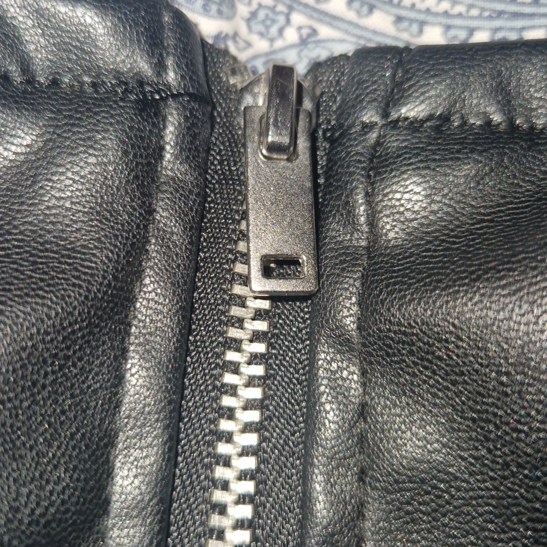 Svart läder korset topp - 90