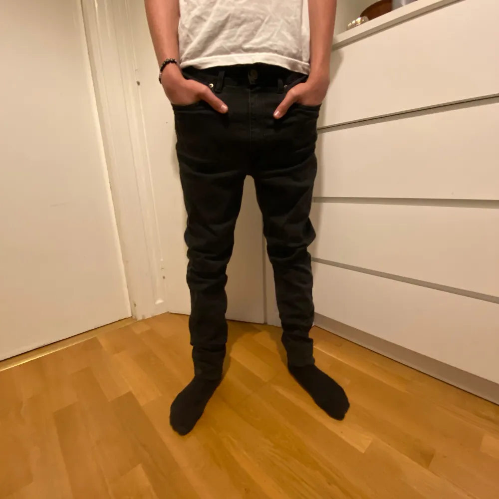 Säljer dessa feta acne studios!!! Perfect nu när hösten börjar närma sig. Nästan aldrig andvänd!! Hör av dig vid minsta lilla funderingen. Först till kvarn . Jeans & Byxor.