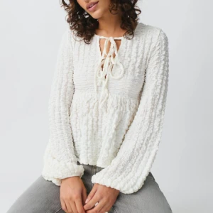 Boho top Gina tricot - Säljer nu denna supersöta blusen från Gina tricot. Den är i nyskick och endast testad, säljer pga den inte passade mig. I stl Xs💕💕