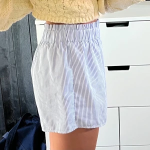 Pyjamas shorts - Randiga pyjamasen shorts med stretch i midjan💕 