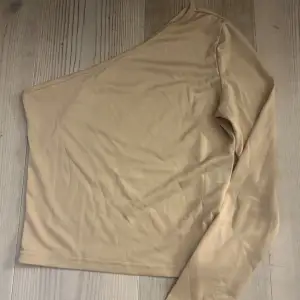 Oneshoulder top från shein i storlek xs i mycket bra skick 