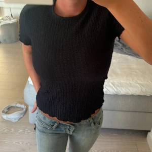 T shirt  - T shirt från zara med textur, skit snygg och perfekt till skolan!