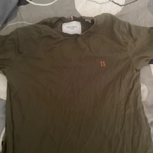 T-shirt  - Lite skrynklig, men som ny