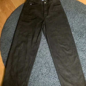 Bigboys  - Säljer mina bigboys pågrund av att jag köpte fel storlek, de är storlek L. Ser helt nya ut, inga hål eller slitage. 