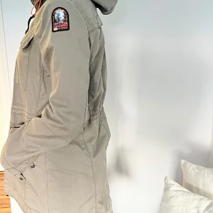 Parajumper jacka - En superfin jacka från parajumpers som inte är använd. Topp skick!