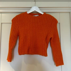 Zara stickad  - croppad stickad tröja med tre kvarts armar