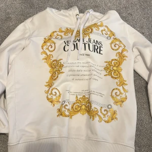 Versace hoodie  - 9/10 skick passar m/s 