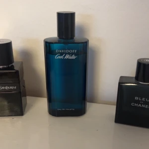 Davidoff cool water  - Fräsch parfym från davidoff. Använd någon gång men nästan helt full. Parfymen är 125 ml Priset kan diskuteras vid snabb affär!