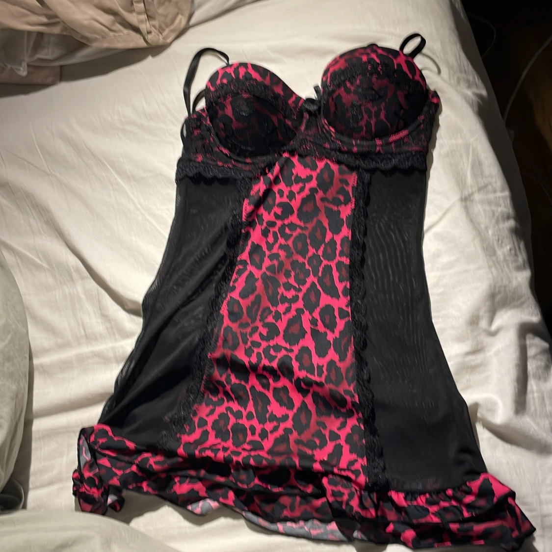 top rosa leopard print