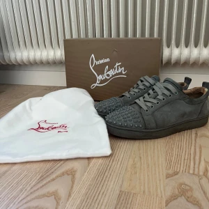 Intresse koll! Skriv hur mycket ni kan tänka er att betala, kan också tänka mig att byta mot en annan skor - Skor 