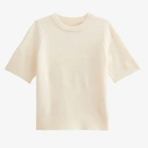 Trekvartsärmad tröja - Vitare i verkligheten. Använd men bra skick. 