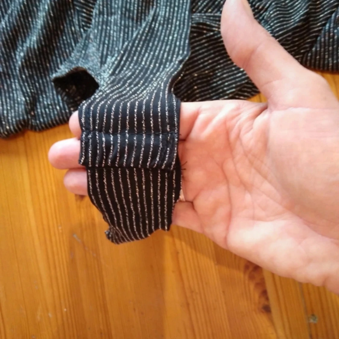 Svart glittrig kofta - 91