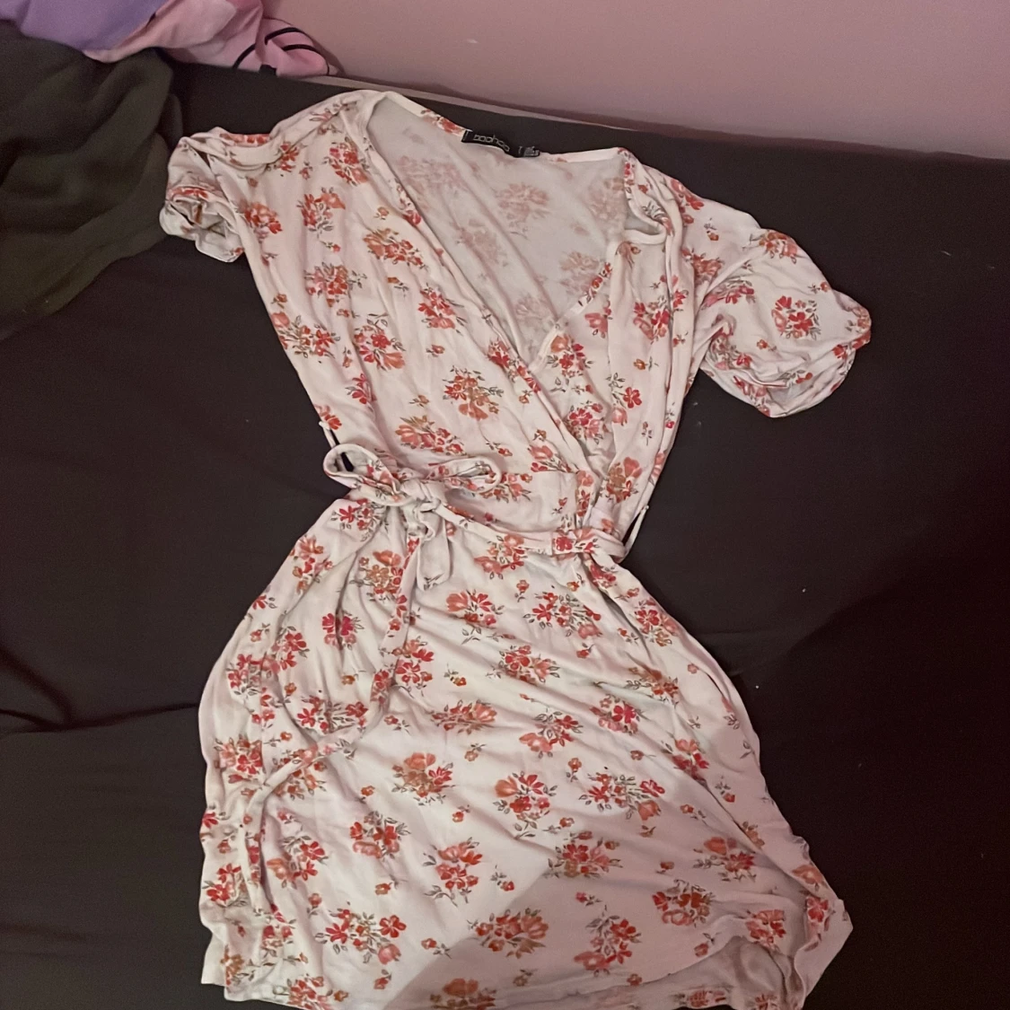 Kort blommig klänning använd 3 gånger