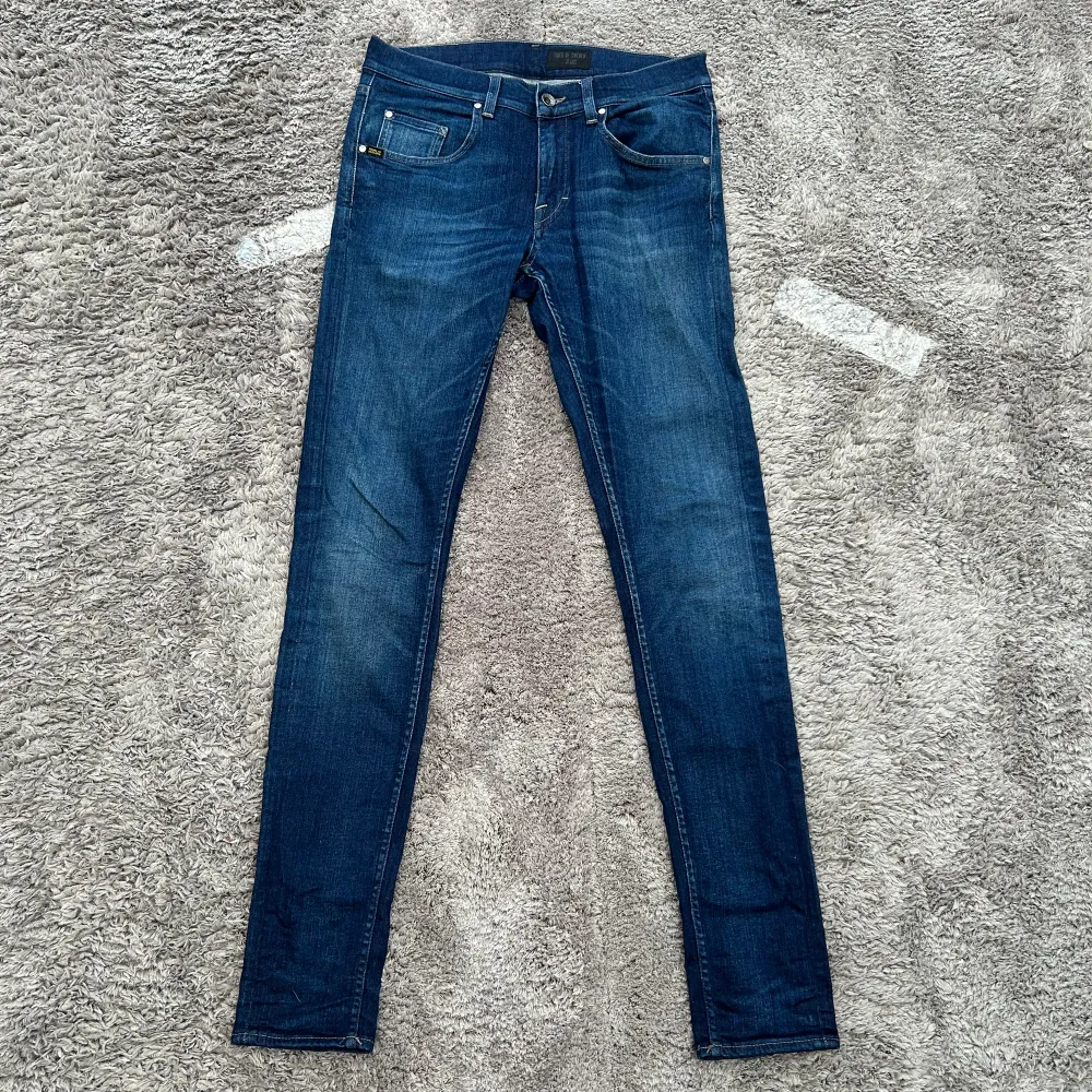 Tiger of sweden jeans || Nyskick 10/10 || Köp sker via plick eller Swish || Rabatt vid köp av flera plagg || Mvh, JeansFabriken ||  12. Jeans & Byxor.