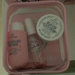 Sol de janiero 68 - Sprayen är 30ml har använt den halvvägs och krämen med men body washen är helt ny! Säljer för billigare 