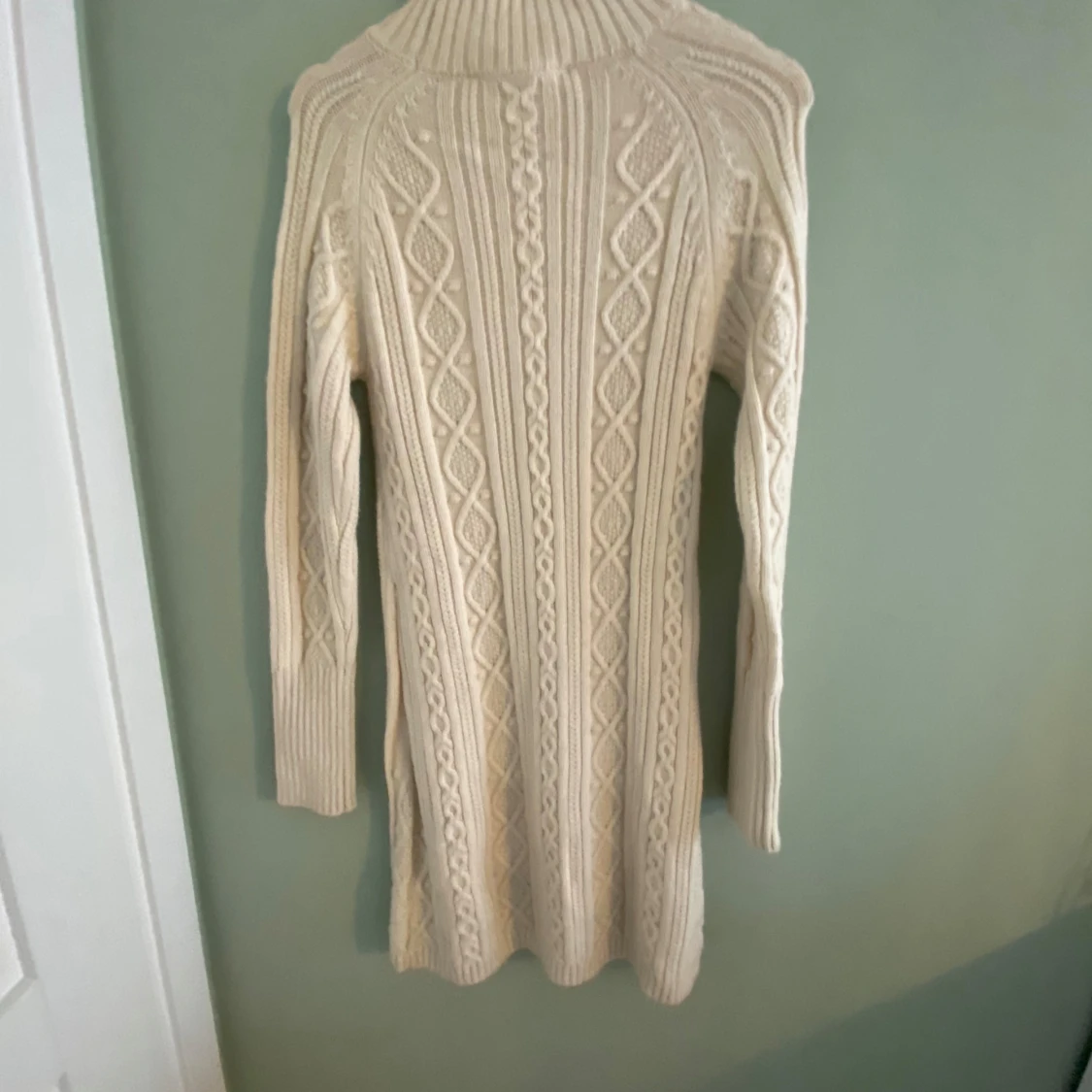 Beige stickad klänning från Zara - 90