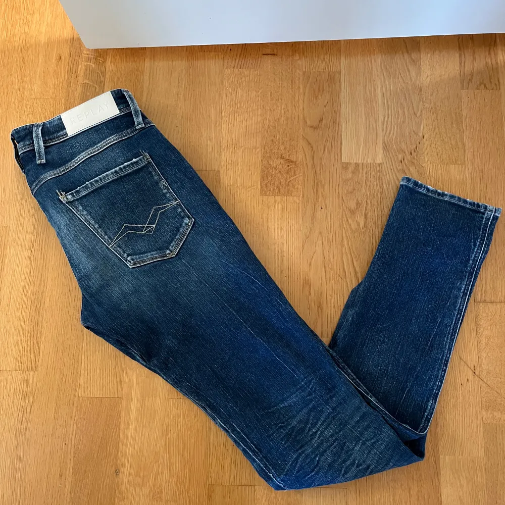 Säljer nu minst Replay jeans då de inte kommer till användning. Passar någon bäst som är ca 178cm lång. Hör av er vid minsta funderingar, pris kan ändras vid snabb affär.. Jeans & Byxor.