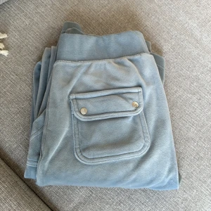 Juicy couture byxor  - Säljer dessa byxor använt 3 gånger så de är i nyskick!