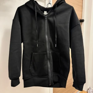 Unisex kläder - Mycket bra, det finns ingen tår oanvänd 