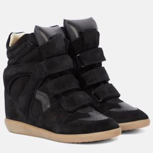 SÖKER ISABEL MARANT SKOR - Storlek 40-42  Jag bor i Stockholm mer information dm!!