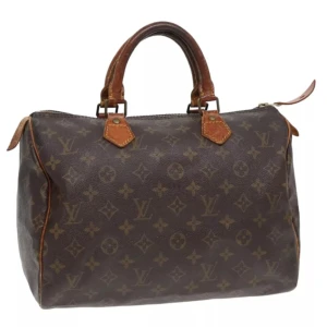 Louis Vuitton Speedy 30 - Louis Vuitton Speedy 30. Ett måste i väskkollektionen! Bra storlek för både vardagsbruk och resor. Perfekt att använda som skol-/arbetsväska. Speedy ger en touch av lyx och stil till varje outfit.