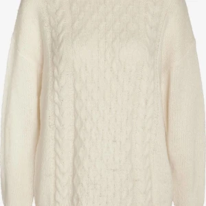 Stickad flätad tröja  - En väldigt fin flätad stickad tröja i cream vit, lite nopprig. Finns matchande kjol till om det skulle vara intressant. Perfekt till hösten, skriv för fler bilder. 250 för tröjan, med kjolen 400