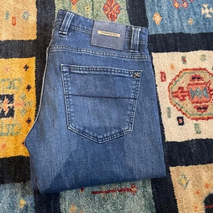 Tramrossa jeans  - Tramarossa jeans från Italien 🇮🇹 säljer nu för 599 och orginal pris är runt 4 tusen har Sama kvalitet som Dundup har ni frågor eller om du vill pris diskutera fråga bara mvh Theodor 