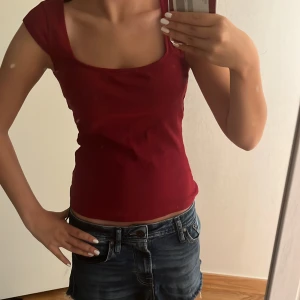 Vinröd topp - Superfin vinröd topp❤️säljer då den inte används!