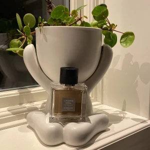 Guerlain L’Homme idéal - Inprinsipt oanvänd Noter är Madlar,vanilj,läder En träig orientalisk doft med en touch av mandel  
