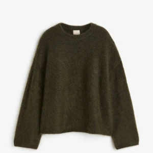 Mohair tröja hm - Stickad tröja i mohair, mörkgrön, xs, aldrig använd. Passar xs-m. Helt slutsåld