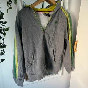 zip up - zip up med coola färger som inte längre kommer till användning