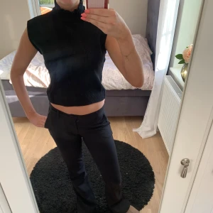 Tröja/Väst - En ribbad väst/tröja från pieces, endast använd fåtal gånger 