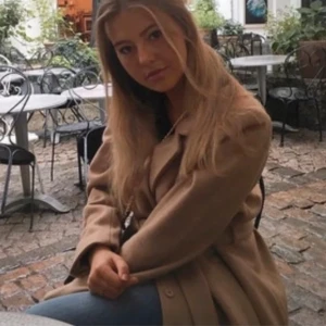 Beigh kappa - En jättefin beigh kappa, använd enstaka gånger, bra skick , som ny. Storlek M. Från vila. Nypris 999kr❤️❤️ köparen står för frakten. Kan mötas upp i Göteborg för gratis upphämtnings alternativ💘🫶🏼