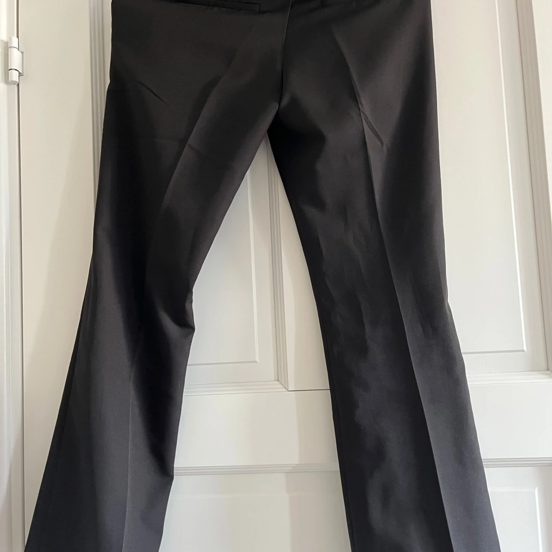 Svarta kostymbyxor från BikBok