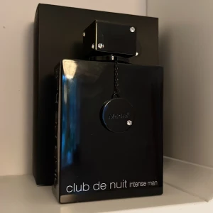 Club de nuit intense man 200ml - OBS! Ungefär 190ml kvar lite använd Lukta innan du köper Värde:ca 750kr Priset är inte förhandlingsbart