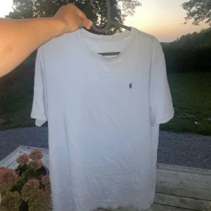 Ralph lauren thsirt - Försten till kvarn!