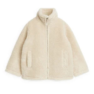 Teddyjacka - Teddyjacka från Arket! Nypris 1890kr. Helt oanvänd med lappen kvar