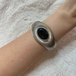 Silverarmband - Coolt vintage armband som går att öppna, så funkar för flera storlekar✨Kan mötas upp i Stockholm! 