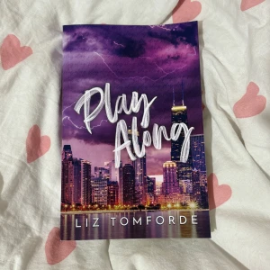 Playalong bok - Helt oläst, råkade beställa 2. Alla böcker skrivna av denna författare är så himla fantastiska för alla romance book lovers som gillar sports romance! 