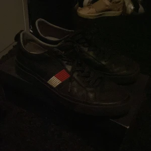 Tommy skor  - Tommy hilfiger skor storlek 43.