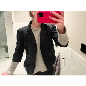 Dam jeansjacka  - Mörkblå dam jacka i jeansmatrial💙