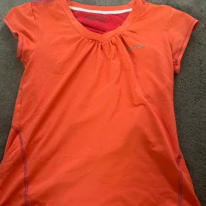 Orange träningsresa  - orange träningströja ifrån Soc sportswear. 🤍🤍