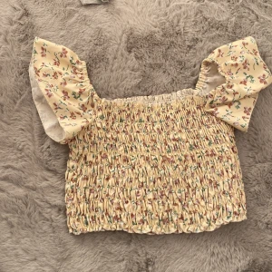 Fin tröja  - Fin gul magtröja i bra skick 