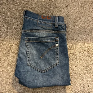 Dondup george jeans  - Säljer nu dessa feta dondups i strlk 32, 10/10 skick, inga skador