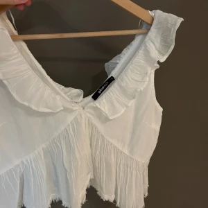 Ny volang topp  - Nyskick 