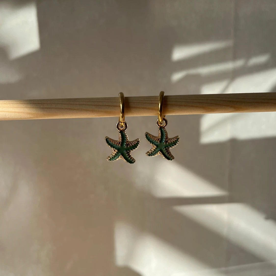 Guldörhängen med sjöstjärna - 90