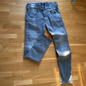 Replay jeans - Säljer ett par helt nya replay jeans då dem satt lite för slim för min smak, Dem är slim fit och i helt ny skick med alla lappar på.