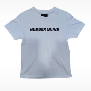 Number (N)ine T-shirt - Använd fåtal gånger